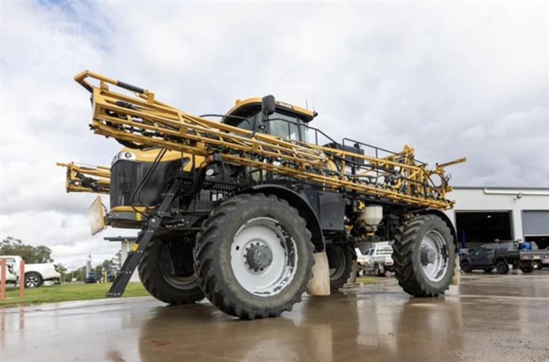 RoGator RG900 Self Propelled Sprayer