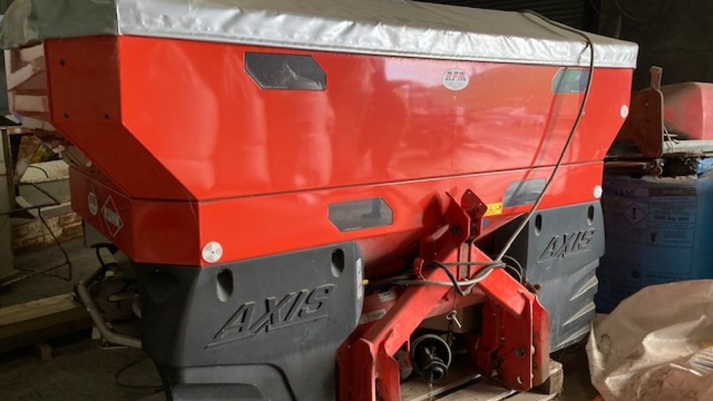 Kuhn Axis 40.1W Fertiliser Spreader