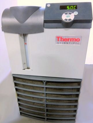 4 Thermo Scientific Thermoflex 2500 Recirculating Chiller