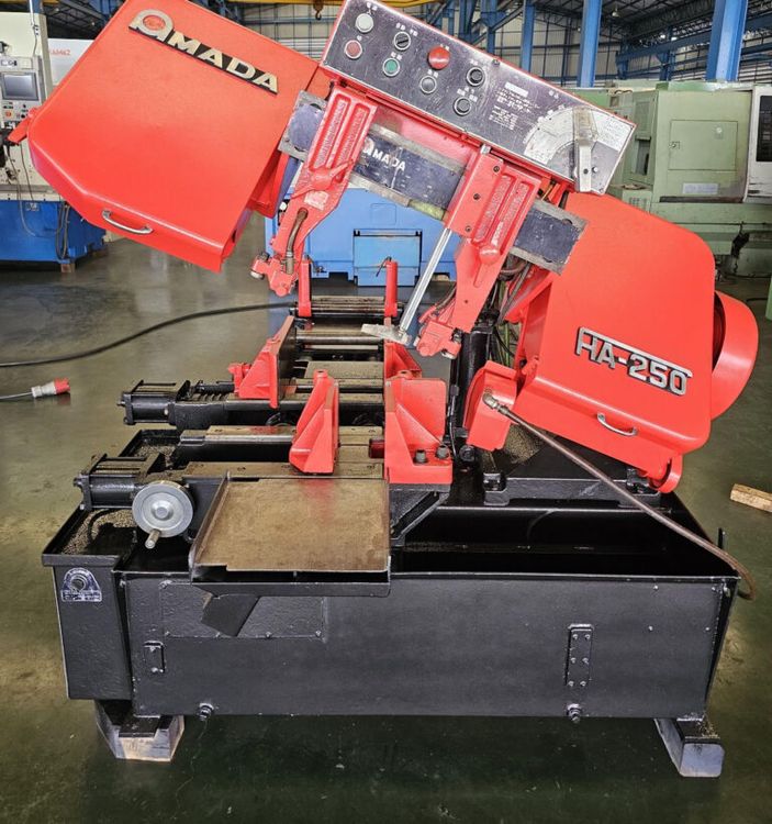 Amada HA250 Band saw Semiautomatic