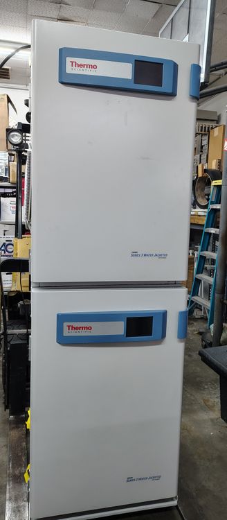 Thermo Forma Series 3 Doublestack Water-Jacketed CO2 Incubator
