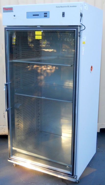 Thermo 3950 Reach-In CO2 Incubator