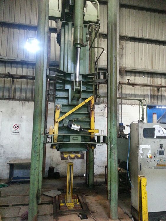 Others Hydraulic press for tops and bumps