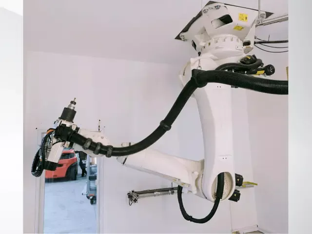 Kuka KR 270 R2700 C ultra + Absolute measurement 6 Axis 270 kg