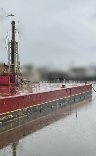 130 ft x 32 ft x 7 ft SPUD BARGE