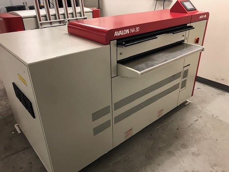 Screen PT-R4600 E/ Avalon N4-30 E