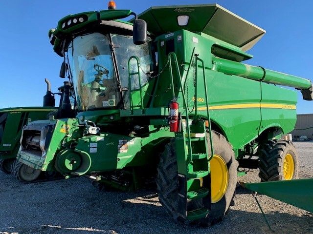 John Deere S660 Combine