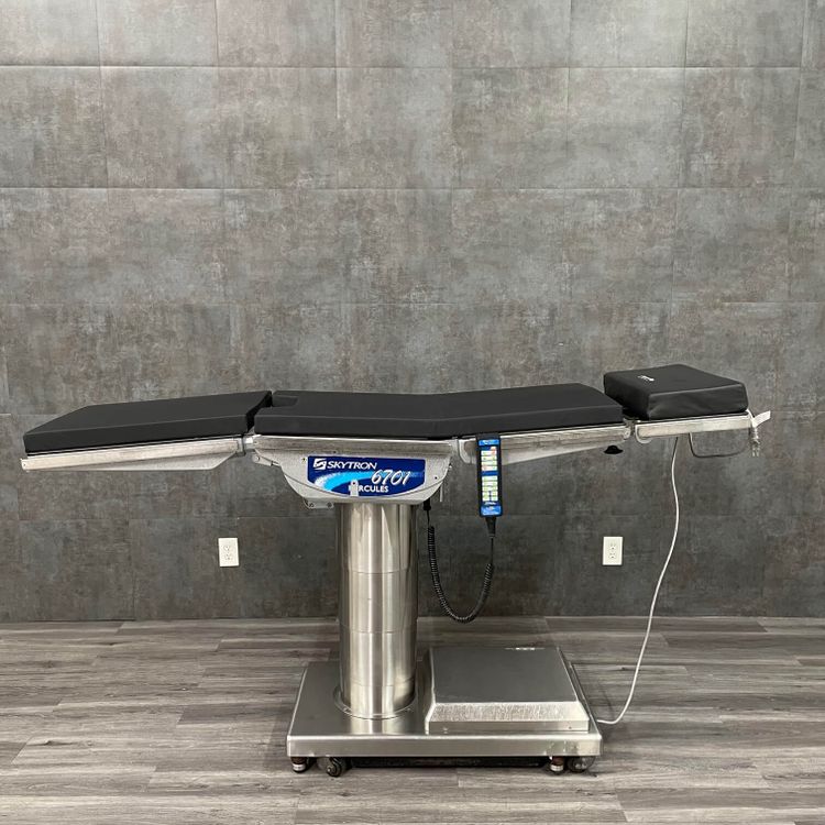 Skytron 6701 Surgical Table