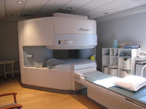 Hitachi Altaire 0.7T Open MRI Scanner