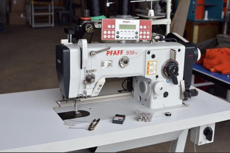 Pfaff Pfaff 939 U highspeed zigzag machine with differential bottom feed