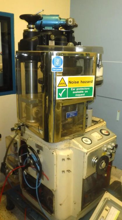 Manesty EXPRESS Tablet Press