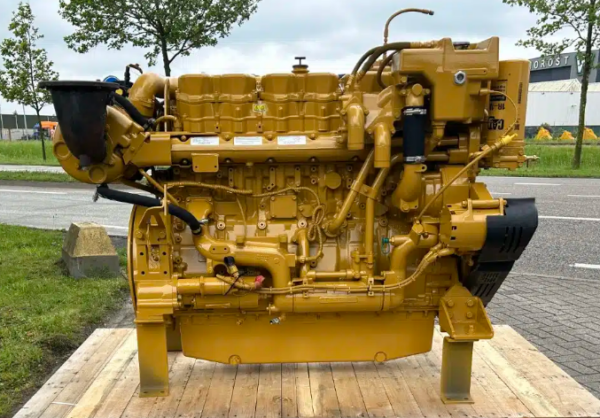 Caterpillar C18 ACERT 671HP Tier 3 Diesel Marine Engine