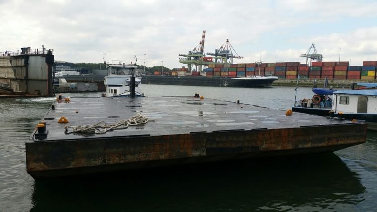 pontoon / flat top barge 22.5 x 14.5 m