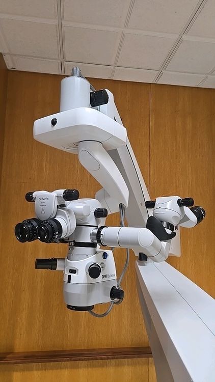 ZEISS OPMI Lumera I Ophthalmic Microscope