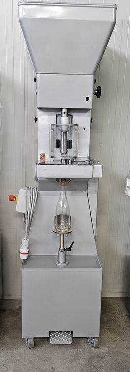 Bertolaso SEMIAUTOMATIC CORKING MACHINE