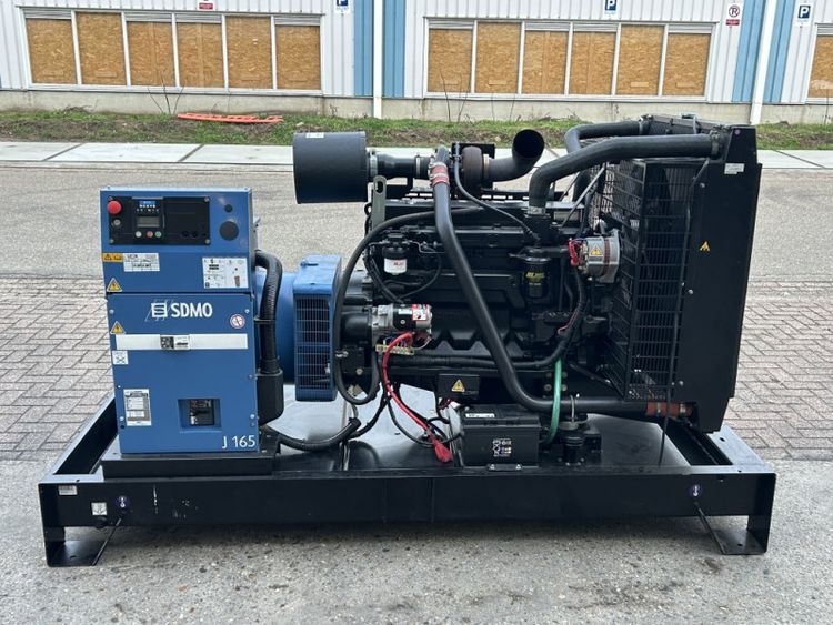 SDMO J165 150 kVA (50 Hz) / 174 kVA (60 Hz)