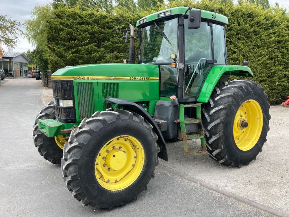 John Deere 7700 Tractor