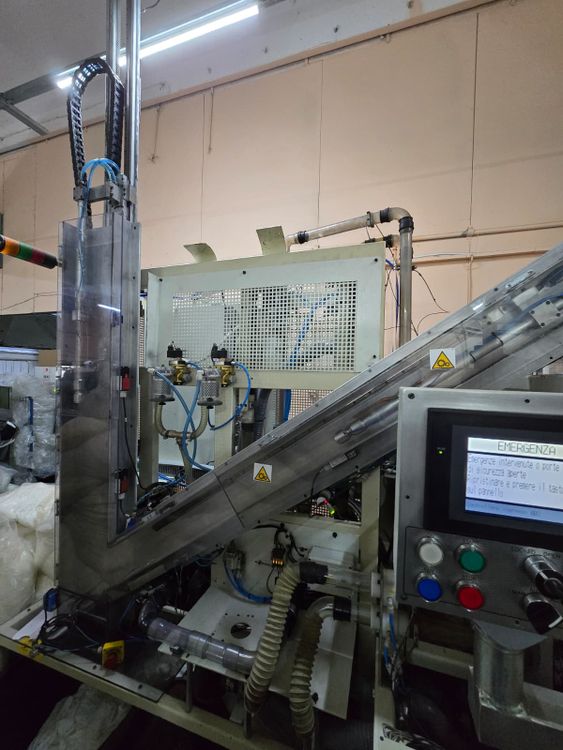 Santoni Pick & Place with automatic loader for knee-highs and stockings & DETEXOMATtoe closer