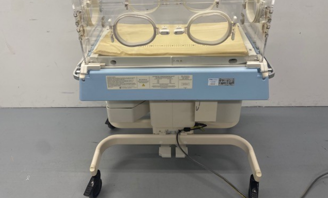 3 Drager Isolette 8000 Incubator