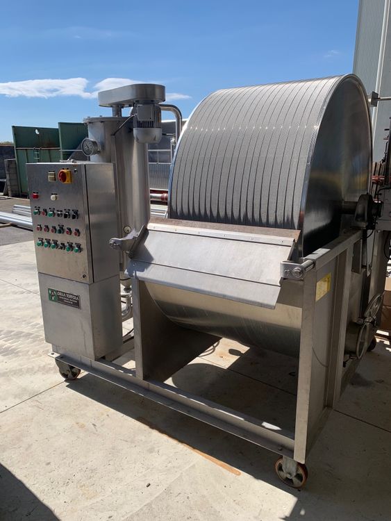 Vacuum rotary filter