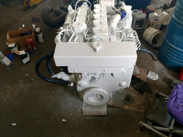 2 Cummins 6BTA Pair Cummins 6BTA 370hp w ZF220 1.51