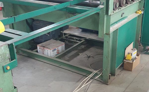 Coil processing machine for straightening and cutting.