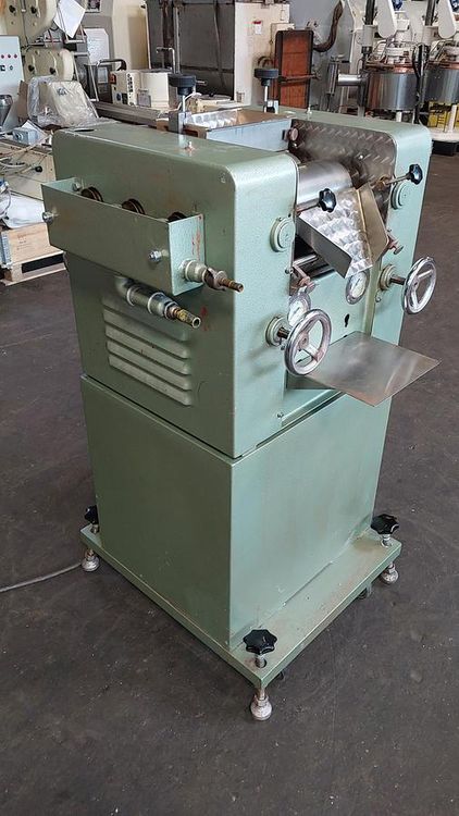 Lehmann Laboratory three-roll refiner