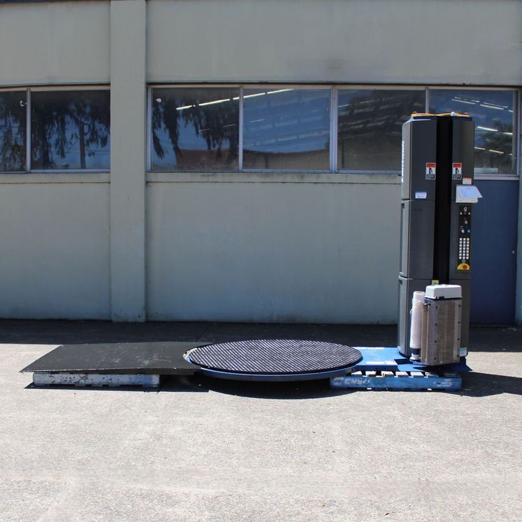 Lantech Q300  Pallet Wrapper