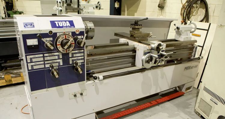Tuda Engine Lathe 1,800 RPM PROS 400x1560