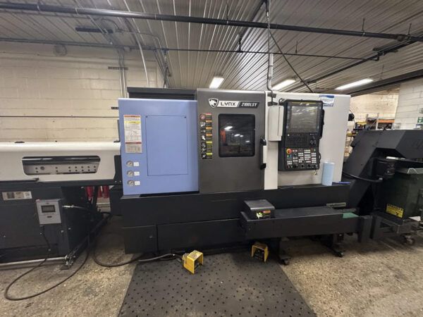 Doosan Fanuc i Series 4500 rpm DN SOLUTIONS LYNX 2100LSYB 3 Axis
