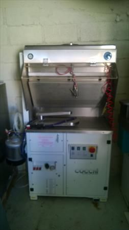 Dry cleaning equipment
