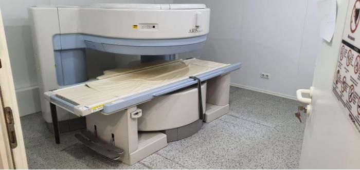 Hitachi Airis Mate 0.2T MRI machine