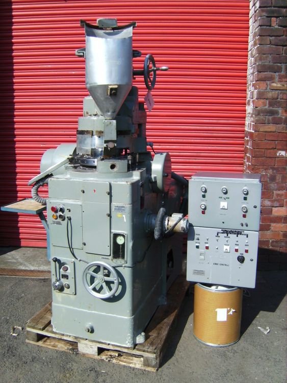 2 Courtoy Rotary pelleting / tablet press R53 ADM