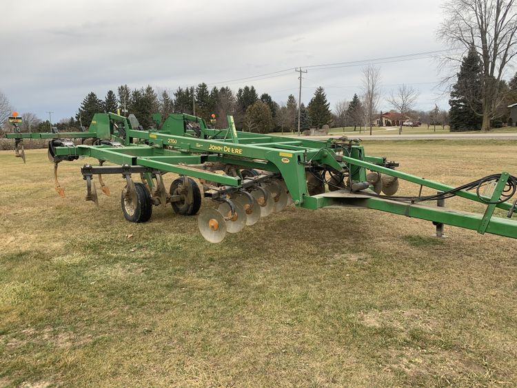 John Deere 2700 Disc Ripper 6928