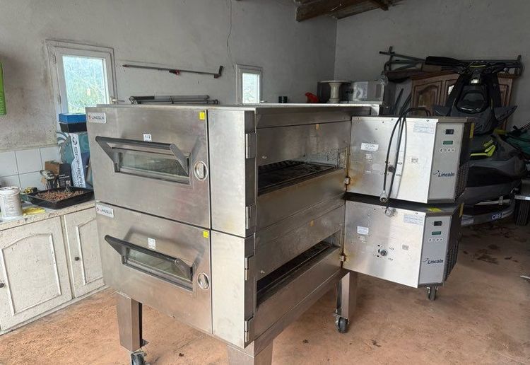 Lincoln Conveyor Pizza Oven