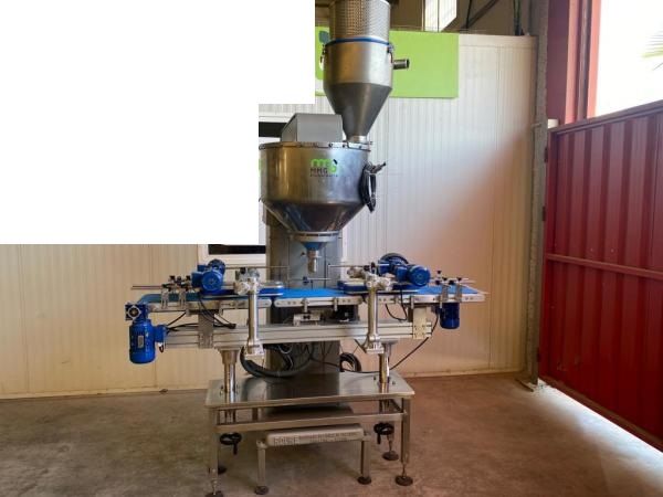 AUTOMATIC MACHINE FOR DOSING POWDER IN CANS