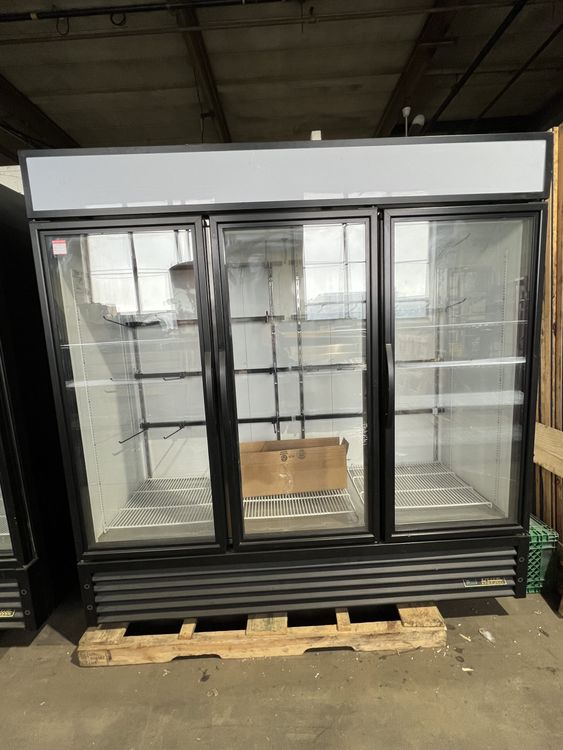 True GDM-72F, 3 Door Swinging Glass Freezer