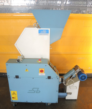 Sb plastics machinery GRS302/C