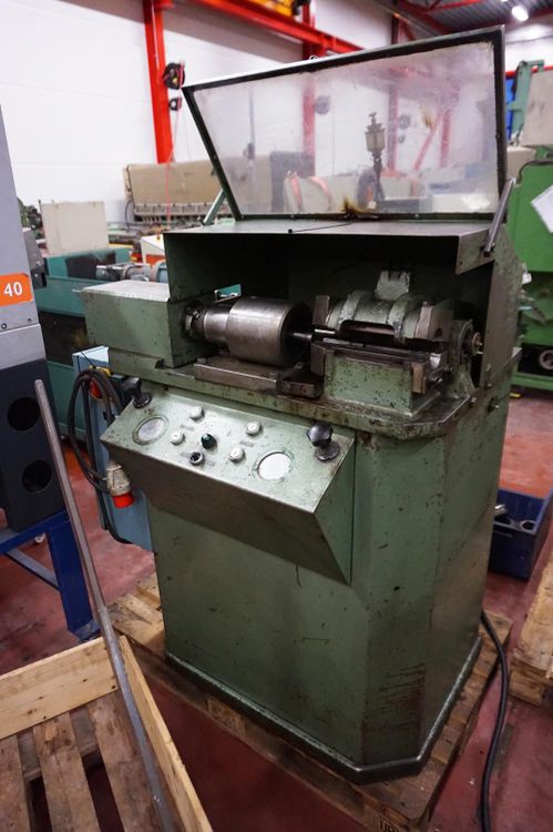 End forming machine