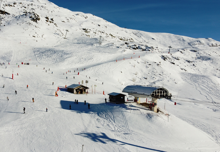 Poma 4-seater detachable chairlift