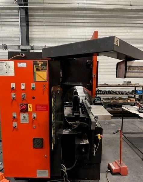 Amada 2000 x 40T FOLDING MACHINE 40T