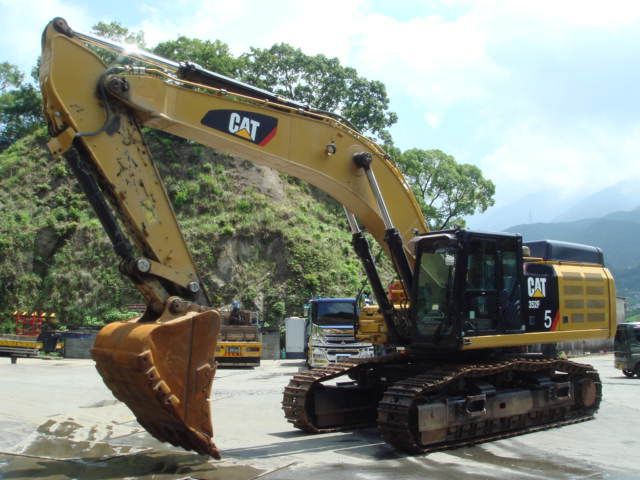 CAT 352F Tracked Excavator