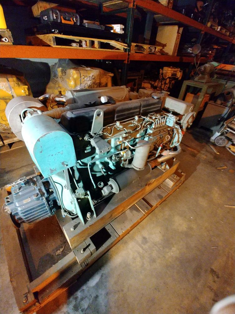 Sabre H420 w 220HPrebuilt Diesel Marine Engine