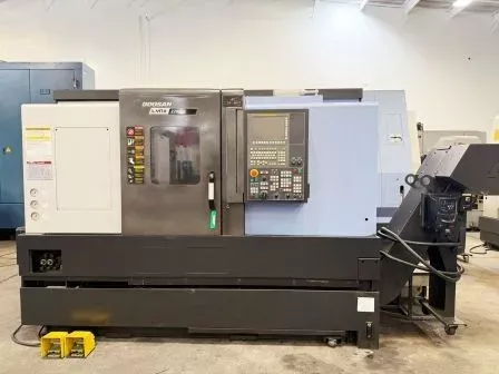 Doosan Fanuc i-Series 4,500 RPM LYNX 220LSYC 2 Axis