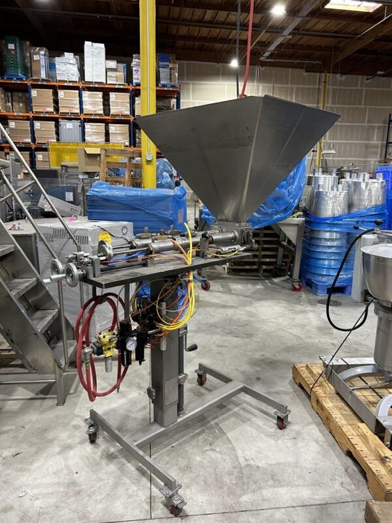 Hinds Bock 2P-64IND, Portable piston filler on casters