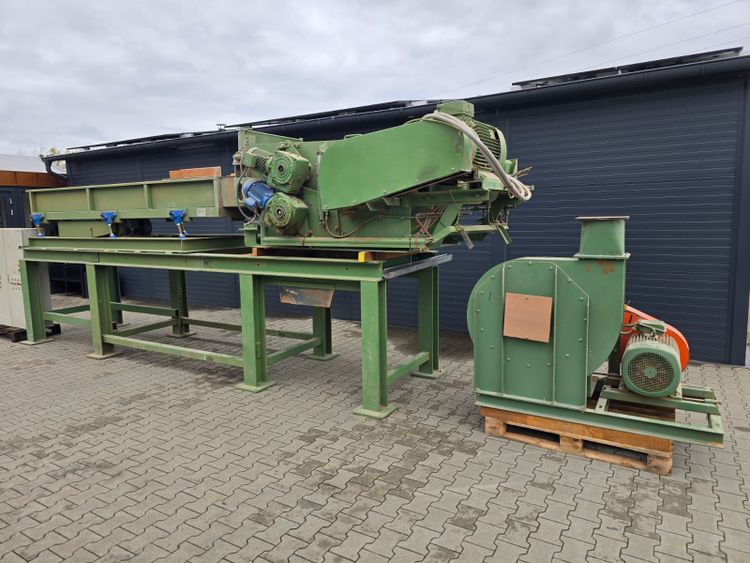 chipper for sawmill edgings