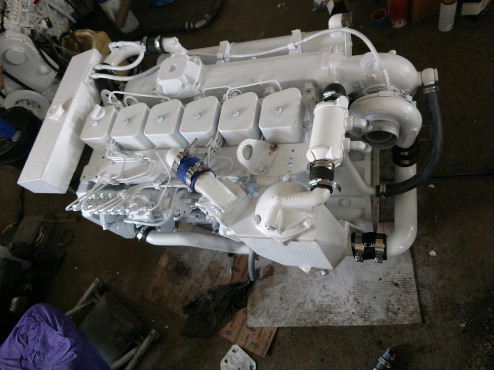 2 Cummins 6BTA Pair Cummins 6BTA 370hp w ZF220 1.51