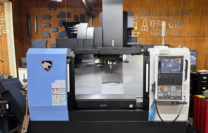 Doosan DN SOLUTIONS DNM-5700 3 Axis