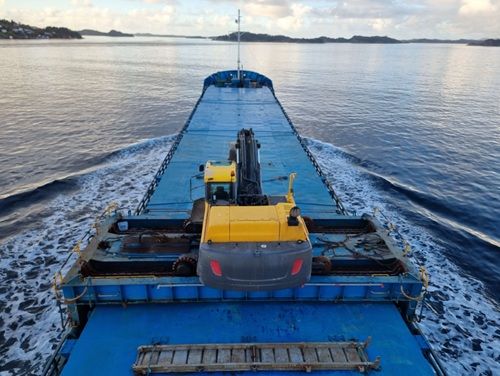 Excavator fitted self discharging bulk carrier