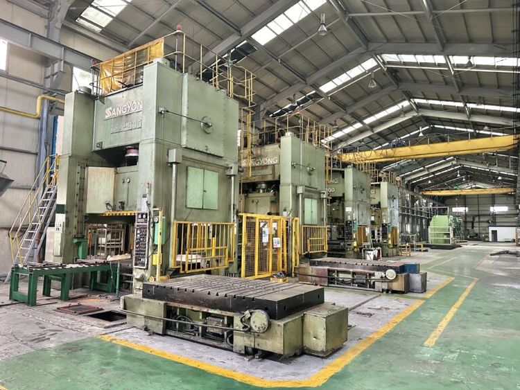 4 Ssangyong (SIMPAC) PRESS LINE 300 Tons - 500 Tons